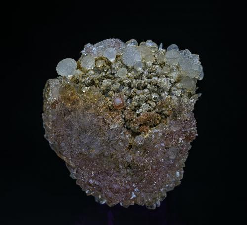 Quartz (variety amethyst)<br />Sonora Pass, Tuolumne, Soulsbyville & Confidence District, Tuolumne County, California, USA<br />2.9 x 2.8 cm<br /> (Author: am mizunaka)