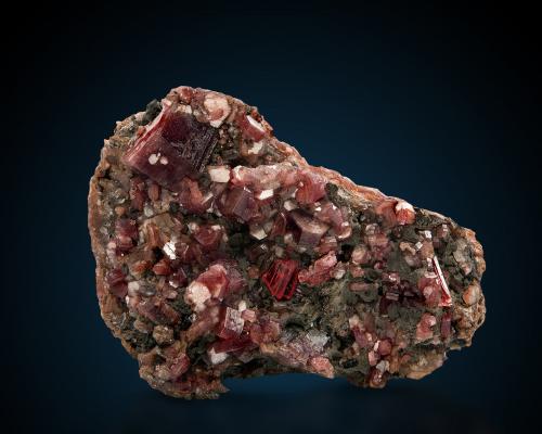 Pyrosmalite-(Mn) and Rhodonite<br />Mina Zinc Corporation (Mina ZC), nivel 18, Broken Hill, Condado Yancowinna, Nueva Gales del Sur, Australia<br />5,0 x 7,0 x 3,0 cm<br /> (Author: MIM Museum)