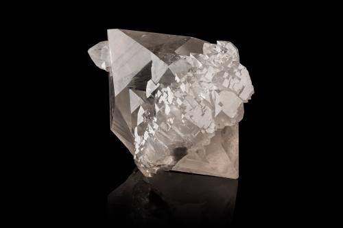 Quartz<br />Shigar Valley, Shigar District, Gilgit-Baltistan (Northern Areas), Pakistan<br />23,5	x	20,0	x	23,0	cm<br /> (Author: MIM Museum)