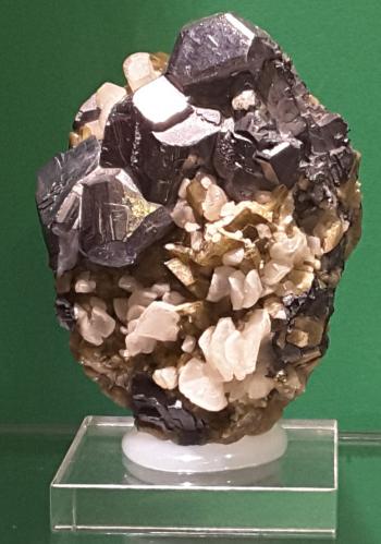 Galena, Siderite, Calcite<br />Mina Pfaffenberg, Neudorf, Distrito minero Harzgerode, Harz, Sajonia-Anhalt/Sachsen-Anhalt, Alemania<br />7x5 cm<br /> (Author: chris)