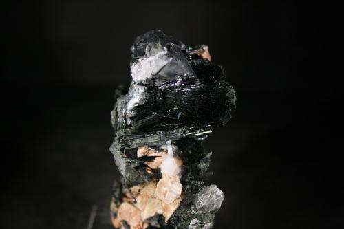 Actinolita<br />Carlés Mine, Ballotal-El Fuxaco, Carlés, Salas, Comarca Valle del Narcea, Principality of Asturias (Asturias), Spain<br />7x3,5 cm<br /> (Autor: minero1968)