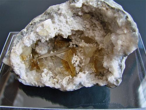 Celestine and minor Calcite on Quartz<br />Lehigh Portland Cement Co. Quarry, Mitchell, Lawrence County, Indiana, USA<br />geode is 6.5 cm and the celestine is 2.5 cm<br /> (Author: Bob Harman)