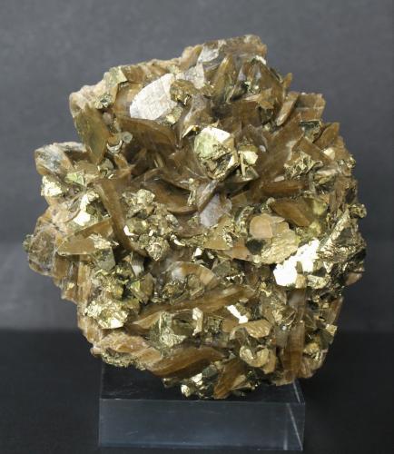 Siderite with Chalcopyrite<br />Kaiwu Mine, Hezhang, Bijie Prefecture, Guizhou Province, China<br />80mm x 70mm<br /> (Author: Philippe Durand)