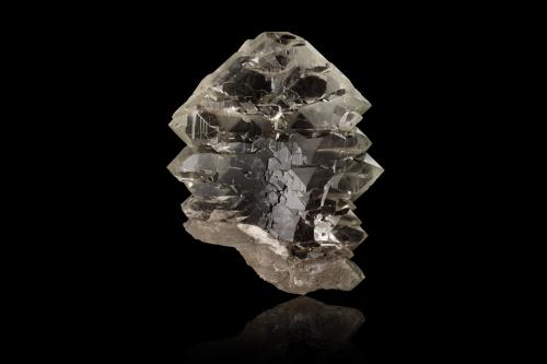 Quartz (variety gwindel)<br />Glaciar Fiescher, Fiesch, Goms, Wallis (Valais), Suiza<br />15,0	x	7,0	x	18,0	cm<br /> (Author: MIM Museum)