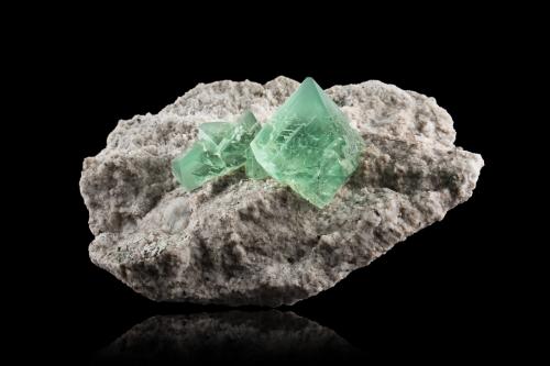 Fluorite with Quartz<br />Canteras Beura, Beura-Cardezza, Valle Ossola, Provincia Verbano-Cusio-Ossola, Piamonte (Piemonte), Italia<br />13,5	x	10,0	x	6,5	cm<br /> (Author: MIM Museum)