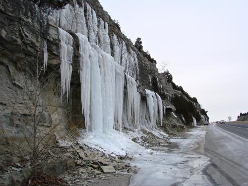 _crystalized H2O.....icicles<br />Zona Harrodsburg, Clear Creek, Condado Monroe, Indiana, USA<br />icicles up to 15 feet<br /> (Author: Bob Harman)