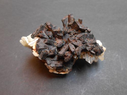 Babingtonita y Prehnita<br />Indicios de Babingtonita, Qiaojia, Prefectura Zhaotong, Provincia Yunnan, China<br />7 x 4 x 4 cm<br /> (Autor: Antonio Alcaide)