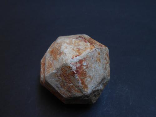 Feldespato pseudomórfico de Leucita<br />Kamam-Kalehövük, Provincia Kırşehir, Región Anatolia Central, Turquía<br />7 x 6,5 x 6 cm<br /> (Autor: Antonio Alcaide)