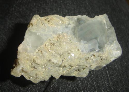 Albita y Albita (variedad oligoclasa)<br />São João do Manteninha, Vale do Rio Doce, Minas Gerais, Brazil<br />4 x 2,1 x 2 cm<br /> (Autor: Anisio Claudio)