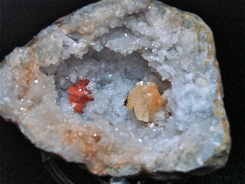 Dolomite on Quartz<br />Harrodsburg area, Clear Creek Township, Monroe County, Indiana, USA<br />Geode cavity is 4 cm<br /> (Author: Bob Harman)