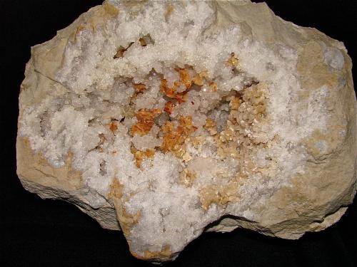 Dolomite on Quartz<br />Zona Harrodsburg, Clear Creek, Condado Monroe, Indiana, USA<br />geode cavity is about 15 cm<br /> (Author: Bob Harman)