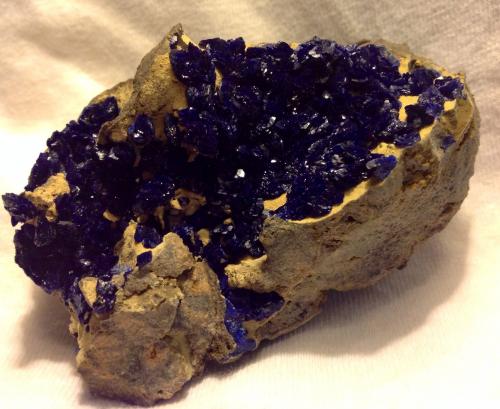 Azurite<br />Copper Queen Mine, Queen Hill, Bisbee, Warren District, Mule Mountains, Cochise County, Arizona, USA<br />9.5 x 5.7 x 3.8 cm<br /> (Author: JC)