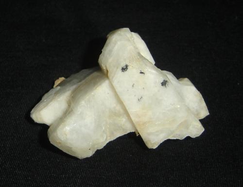 Albita (variedad oligoclasa)<br />Vicente Marinho Mine, Mantena, Vale do Rio Doce, Minas Gerais, Brazil<br />5 x 4 x 3 cm<br /> (Autor: Anisio Claudio)