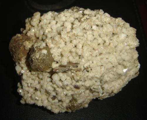 Pseudoleucita y Albita (variedad oligoclase)<br />São João do Manteninha, Vale do Rio Doce, Minas Gerais, Brazil<br />12 x 6 x 6 cm<br /> (Autor: Anisio Claudio)