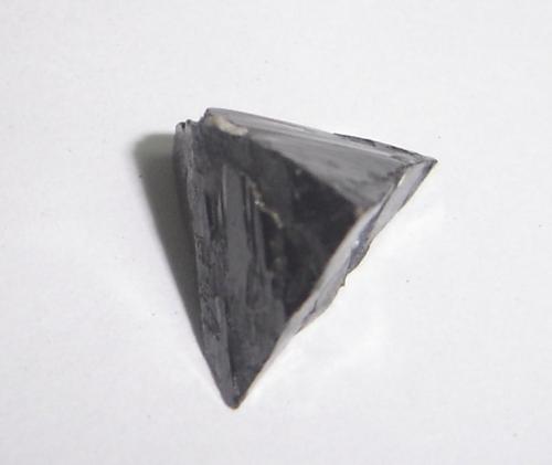 Casiterita<br />Alto do Giz pegmatite, Equador, Parelhas, Caicó, Rio Grande do Norte, Brazil<br />2,3 x 2 x 1,8 cm<br /> (Autor: Anisio Claudio)