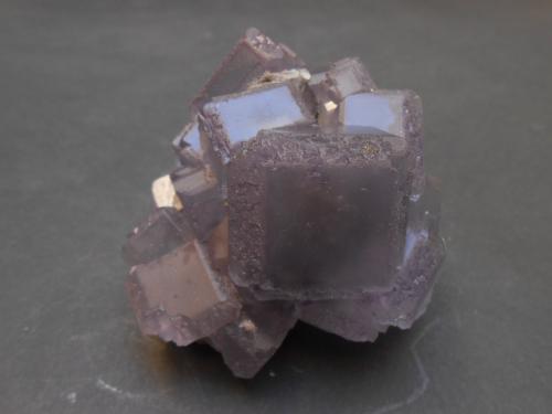 Fluorita<br />Filón Josefa-Veneros, nivel 75, Coroña de Arriba-La Collada, zona minera de La Collada, Siero, Comarca Oviedo, Principado de Asturias (Asturias), España<br />6,5 x 6 x 5 cm<br /> (Autor: Antonio Alcaide)