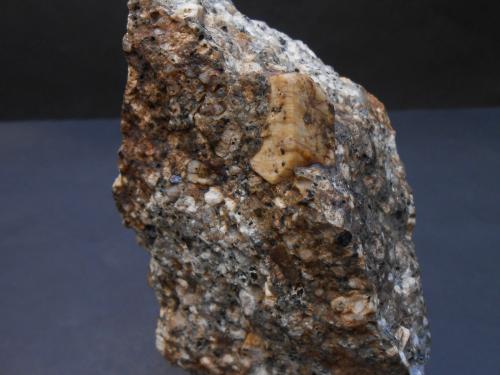Ortoclasa<br />Zarzalejo, Comarca Sierra Oeste, Community of Madrid, Spain<br />12 x 9 x 7 cm<br /> (Autor: Antonio Alcaide)