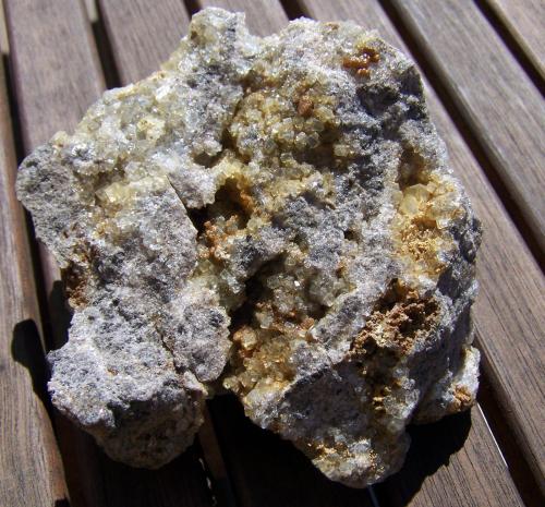 Smithsonita<br />Birrity Quarry, Arbouet-Sussaute, Pyrénées-Atlantiques, Nouvelle-Aquitaine, France<br />10 cm por 9 cm<br /> (Autor: canada)