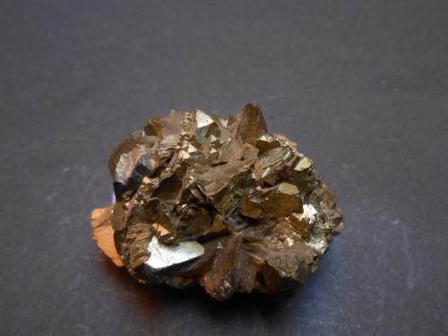 Calcopirita y Siderita<br />Kaiwu Mine, Hezhang, Bijie Prefecture, Guizhou Province, China<br />5 x 3 x 3 cm<br /> (Autor: Antonio Alcaide)