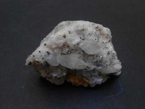 Calcita y Pirita<br />Cala Mines, Cala, Comarca Sierra de Huelva, Huelva, Andalusia, Spain<br />6 x 4 x 3 cm<br /> (Autor: Antonio Alcaide)