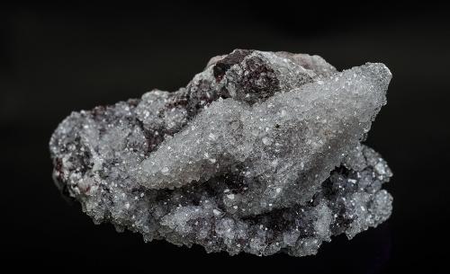 Quartz, Calcite<br />N'Chwaning mining area, Kuruman, Kalahari manganese field (KMF), Northern Cape Province, South Africa<br />6.5 x 4.2 cm<br /> (Author: am mizunaka)