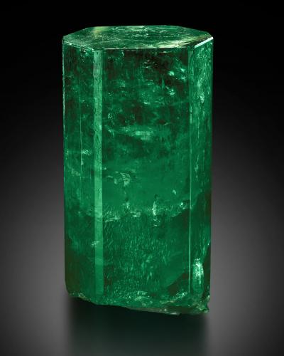 Beryl (variety emerald)<br />La Pita (distrito minero), Municipio Maripí, Cinturón Esmeraldífero Occidental, Departamento Boyacá, Colombia<br />4,0	x	4,5	x	9,5	cm<br /> (Author: MIM Museum)