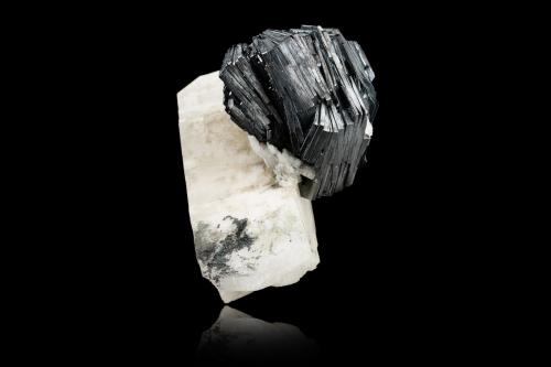 Hematite on Orthoclase<br />Fibbia, Fontana, Central St Gotthard Massif, Leventina, Ticino (Tessin), Switzerland<br />11,0	x	8,5	x	7,5	cm<br /> (Author: MIM Museum)