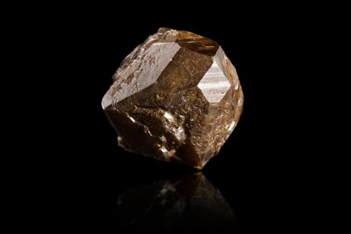 Anatase with Magnetite<br />Zona Alp Lercheltini, Valle Binn (Binntal), Wallis (Valais), Suiza<br />2,0	x	2,5	x	3,5	cm<br /> (Author: MIM Museum)