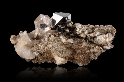 Magnetite with Quartz<br />Alp Lercheltini area, Binn Valley (Binntal), Wallis (Valais), Switzerland<br />5,0	x	4,0	x	1,5	cm<br /> (Author: MIM Museum)