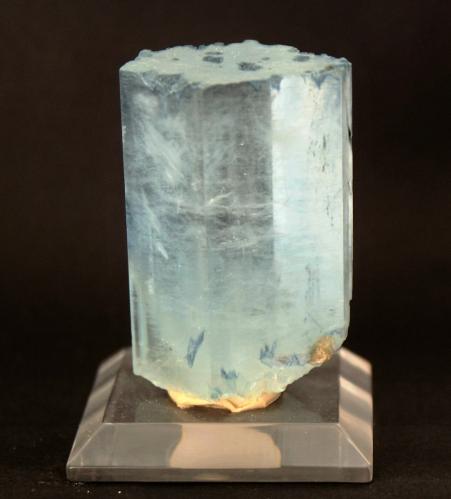 Beryl<br />Nagar, Hunza Valley, Nagar District, Gilgit-Baltistan (Northern Areas), Pakistan<br />50mm x 30mm x 30mm<br /> (Author: Philippe Durand)