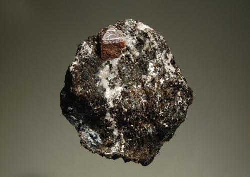 Zircon<br />Mina Siilinjärvi, Siilinjärvi, Finlandia Oriental, Finlandia<br />8.0 x 9.5 cm<br /> (Author: crosstimber)