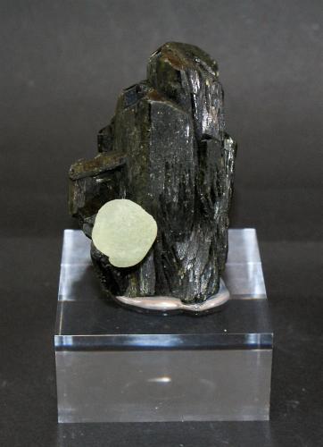 Epidote and Prehnite<br />Kayes Region, Mali<br />60mm x 40mm x 45mm<br /> (Author: Philippe Durand)