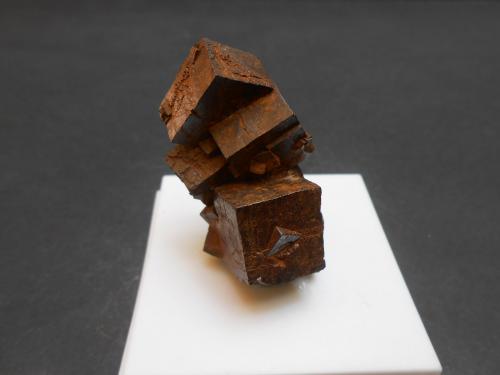 Goethita pseudomórfica de Pirita<br />Yacimiento de piritas, Llanos de Arenalejos, Carratraca, Comarca Valle del Guadalhorce, Málaga, Andalucía, España<br />5 x 3 x 3 cm<br /> (Autor: Antonio Alcaide)