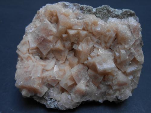 Chabazita<br />Acantilado Wasson, Bahía de Fundy, Parrsboro, Condado Cumberland, Nueva Escocia, Canadá<br />8 x 6,4 x 4 cm<br /> (Autor: Antonio Alcaide)