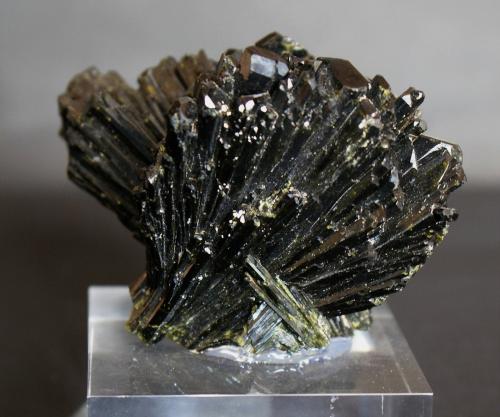 Epidote<br />Pampa Blanca, Ticrapo District, Castrovirreyna Province, Huancavelica Department, Peru<br />60mm x 45mm x 40mm<br /> (Author: Philippe Durand)