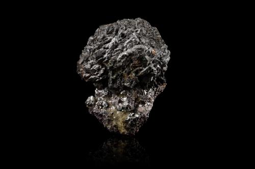 Nickeline and Nickelskutterudite<br />Pöhla, Schwarzenberg District, Erzgebirgskreis, Saxony/Sachsen, Germany<br />4,0	x	4,0	x	5,0	cm<br /> (Author: MIM Museum)