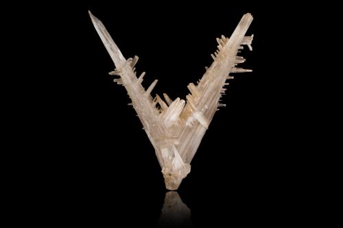 Cerussite<br />Touissit, Distrito Touissit, Provincia Jerada, Región Oriental, Marruecos<br />9,0	x	4,0	x	9,0	cm<br /> (Author: MIM Museum)