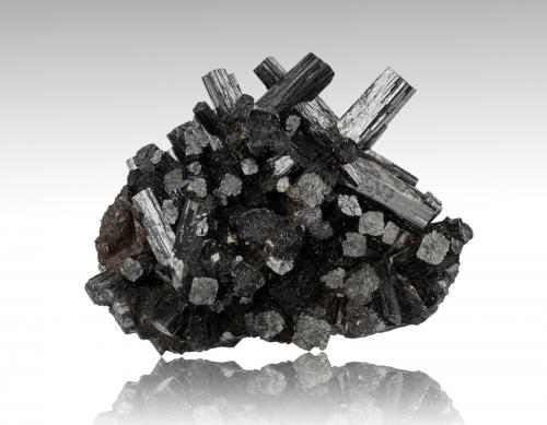 Manganite<br />Ilfeld, Nordhausen, Distrito Nordhausen, Turingia/Thüringen, Alemania<br />8,5	x	6,5	x	5,0	cm<br /> (Author: MIM Museum)