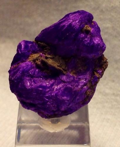 Sugilite<br />Mina N'Chwaning III, Zona minera N'Chwaning, Kuruman, Kalahari manganese field (KMF), Provincia Septentrional del Cabo, Sudáfrica<br />2 x 1.5 cm<br /> (Author: JC)
