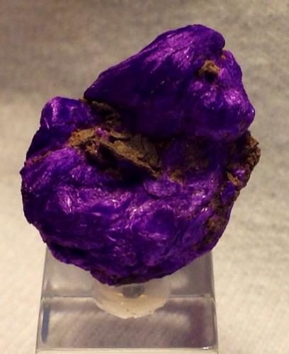 Sugilite<br />N'Chwaning III Mine, N'Chwaning mining area, Kuruman, Kalahari manganese field (KMF), Northern Cape Province, South Africa<br />2 x 1.5 cm<br /> (Author: JC)
