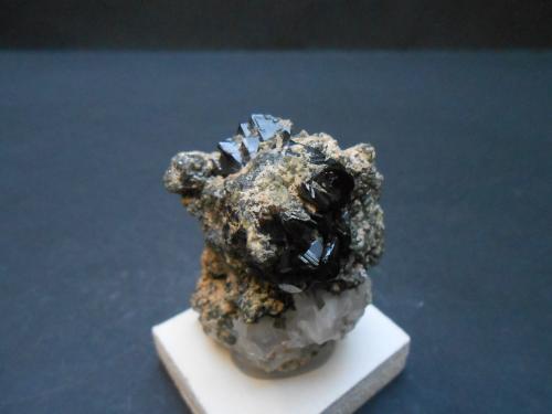 Casiterita<br />Xihuashan Mine, Dayu, Ganzhou Prefecture, Jiangxi Province, China<br />4 x 3,5 x 3 cm<br /> (Autor: Antonio Alcaide)