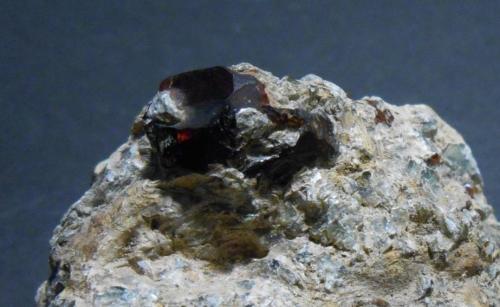 Hidroxilclinohumita<br />Jikhan, Koksha Valley, Khash & Kuran Wa Munjan Districts, Badakhshan Province, Afghanistan<br />5 x 3 x 3 cm<br /> (Autor: Antonio Alcaide)