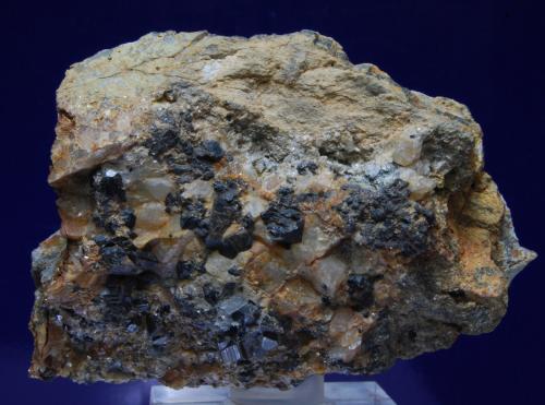 Casiterita<br />Concesión La Parrilla, Santa Amalia, Don Benito-Almoharín, Comarca Vegas Altas, Cáceres, Extremadura, España<br />9 X 6 X 3 CM<br /> (Autor: Ricardo Fimia)