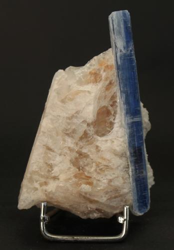 Kyanite<br />Barra de Salinas, Coronel Murta, Vale do Jequitinhonha, Minas Gerais, Brazil<br />70mm x 50mm x 30mm<br /> (Author: Philippe Durand)