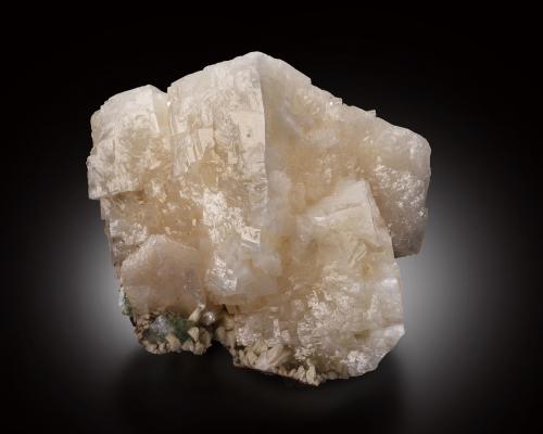 Chabazite-Ca with Stilbite-Ca<br />Distrito Nashik (Nasik), Maharashtra, India<br />10,0	x	8,0	x	7,5	cm<br /> (Author: MIM Museum)