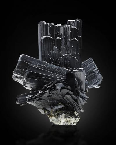 Hübnerite<br />Yaogangxian Mine, Yizhang, Chenzhou Prefecture, Hunan Province, China<br />12,0	x	12,0	x	10,0	cm<br /> (Author: MIM Museum)