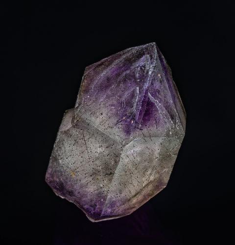 Quartz (variety amethyst)<br />Inyo Mountains (Inyo Range), Inyo County, California, USA<br />2.6 x 1.6 cm<br /> (Author: am mizunaka)