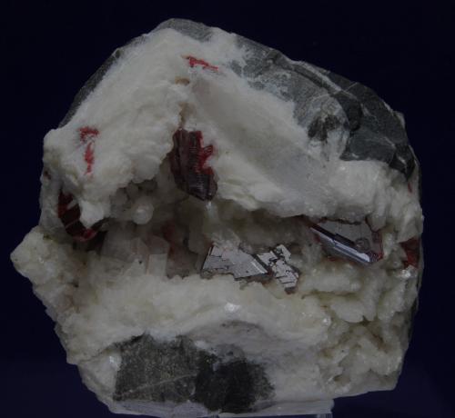 Cinabrio y Dolomita<br />Mina Chatian, Distrito Chatian, Fenghuang, Prefectura Autónoma Xiangxi,  Provincia Hunan, China<br />11 x 11 x 5 cm<br /> (Autor: Ricardo Fimia)