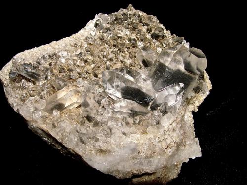 Quartz (Japan Law twin)<br />Minas Wegner Quartz Crystal, Mount Ida, Condado Montgomery, Arkansas, USA<br />specimen is 6.5 cm, largest quartz crystals are 2.5 cm<br /> (Author: Bob Harman)