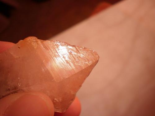 Quartz<br />Jessieville, Condado Garland, Arkansas, USA<br />1 3/4" high and 1 1/4" wide and 5/8" deep<br /> (Author: Reelgoodwoman)